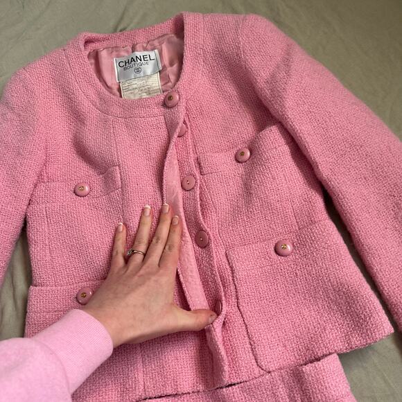 Vintage 90s Chanel XS Baby Pink Tweed 100% Wool + Silk Suit Set Blazer + Skirt - Picture 13 of 16